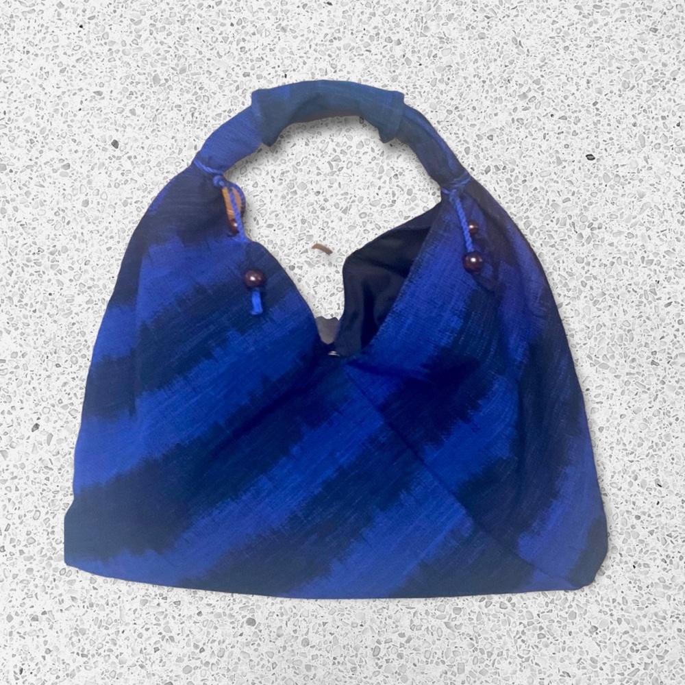 Woven hobo bag